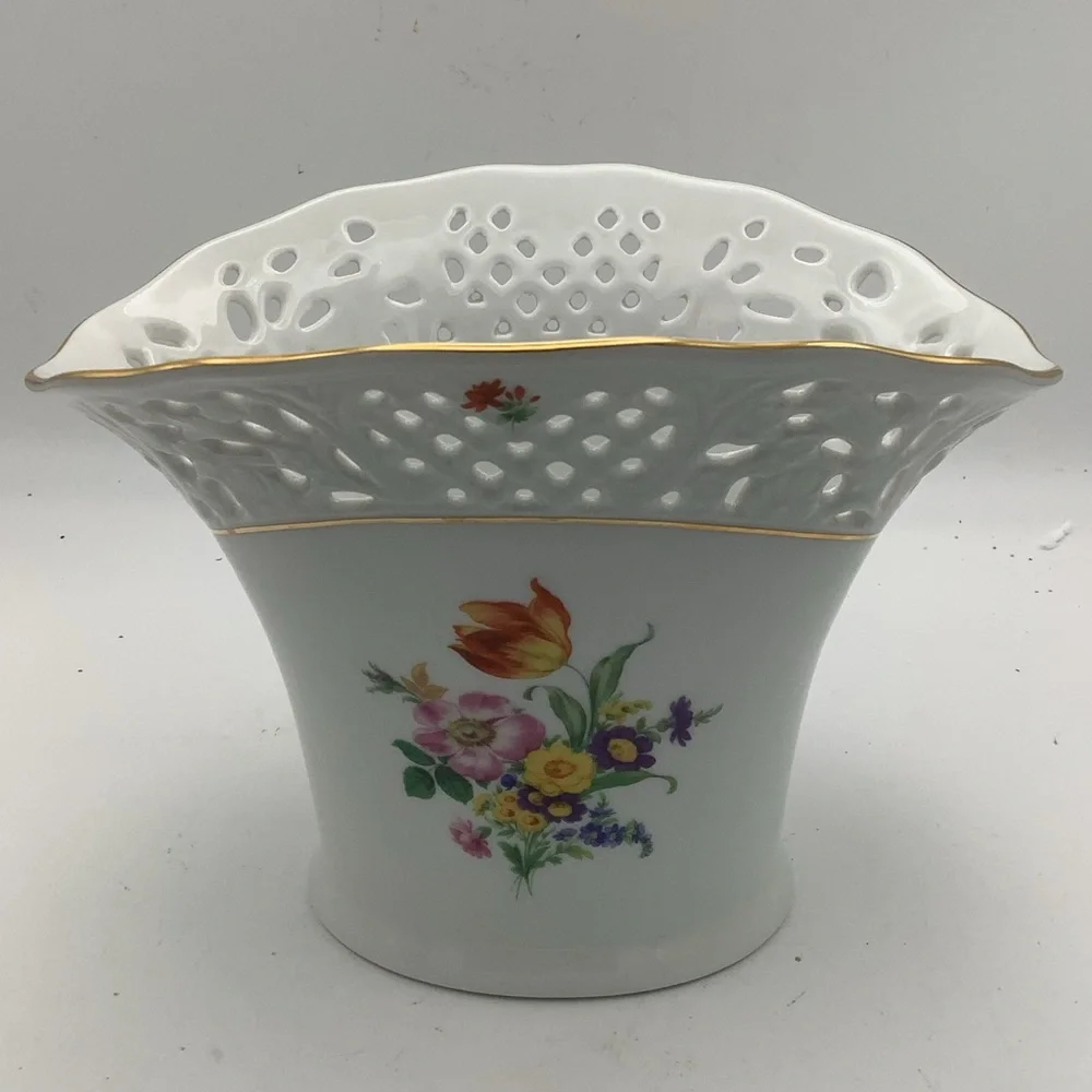Vintage Thun Countess Collection Bohemian Art Glass Reticulated Vase